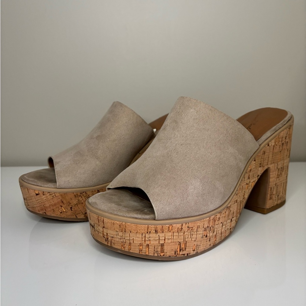 Universal Thread Suede Nessa Platform Mules